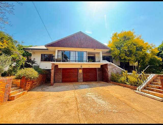 5 BEDROOM HOUSE FOR SALE IN BERGZICHT